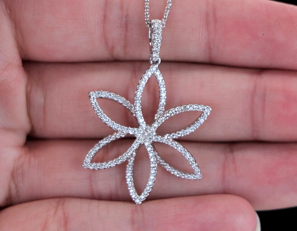 $2,950 RH Oro Blanco 18K Colgante Flor Diamante Redondo 18" Collar Cadena Foto 1 de 4