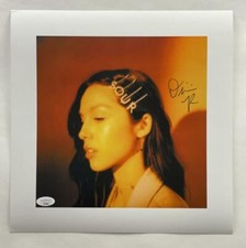 OLIVIA RODRIGO SIGNED AUTOGRAPH 12X12 SOUR ALBUM INSERT - BIZAARDVARK W/ JSA COA OLIVIA RODRIGO SIGNED AUTOGRAPH 12X12 SOUR ALBUM INSERT - BIZAARDVARK W/ JSA COA