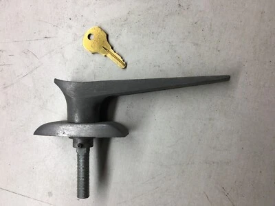 Chave CAT60 com alça de painel com eixo longo - Imagem 1 de 2