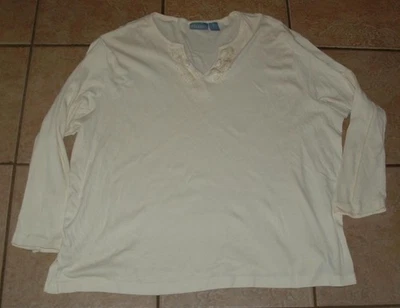 LIZ & ME Cream Plus 尺寸 3X 弹性长袖荷叶边 Vee 领宽敞 T 恤 — 第 1/2 张图片