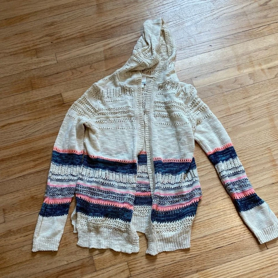Cardigã feminino tamanho 10 com capuz por Mudd malha acrílica sem fechamento - Imagem 1 de 4
