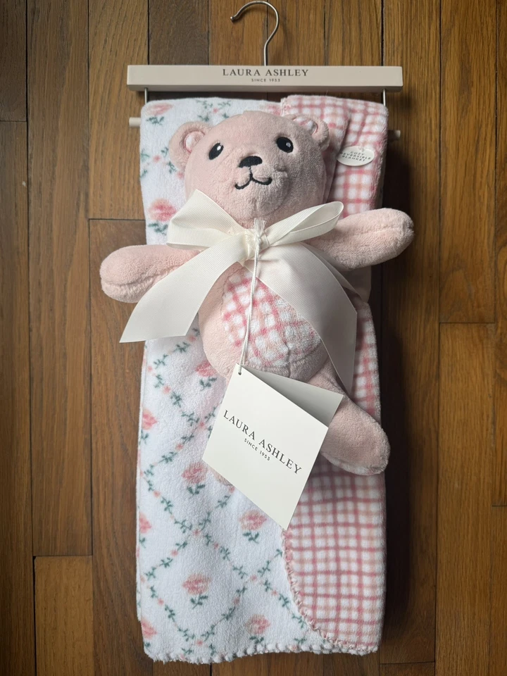NUEVO CON ETIQUETAS Laura Ashley Rosa Bebé Manta y Oso de Peluche Set de Regalo, Floral y Guinga Cuadros Foto 1 de 1