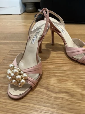 Fantásticos zapatos de salón Oscar De La Renta rosa seda con bolas de perlas talla 37,5 (US 7) Foto 1 de 4