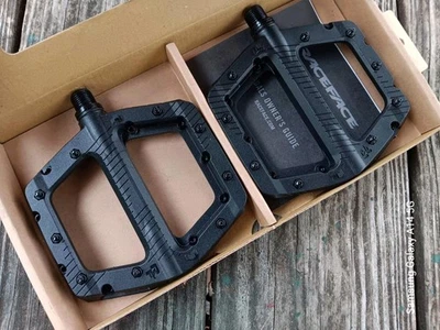 Pedales de plataforma compuestos RaceFace Chester negros grandes nuevos  Foto 1 de 2