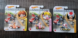 (Box Ship) Hot Wheels Mario Kart Princess Daisy, Cat Peach & Toad Standard Kart - Picture 1 of 4
