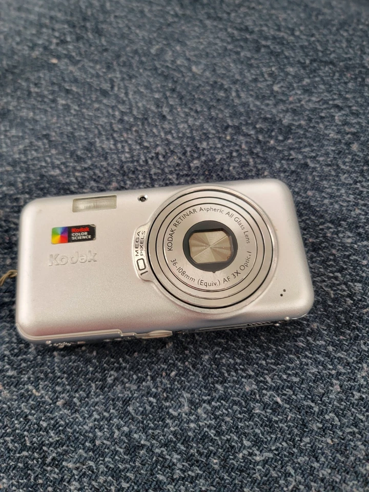 Cámara digital Kodak EasyShare V1003 10,0 MP - esencia plateada Foto 1 de 1