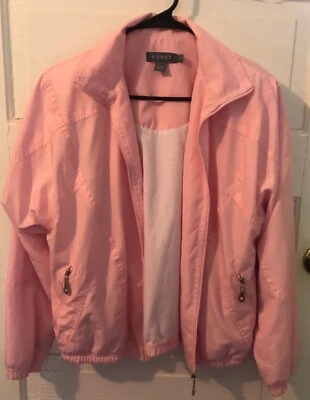 De colección. Chaqueta cortavientos Koret Sport para mujer con cremallera cuello falso completo rosa pequeña Foto 1 de 4