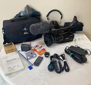 Sony HVR-V1E Camcorder HD 1080i Deluxe Bundle - Excellent Condition - Picture 1 of 24