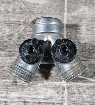 CONECTOR DIVISOR VÁLVULAS DE CIERRE DUAL DE METAL CON PLÁSTICO VINTAGE Foto 1 de 4