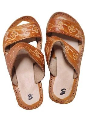 SANDALIAS DE CUERO, Western Girls Tocadas a Mano TALLA 1.5-2  Foto 1 de 4