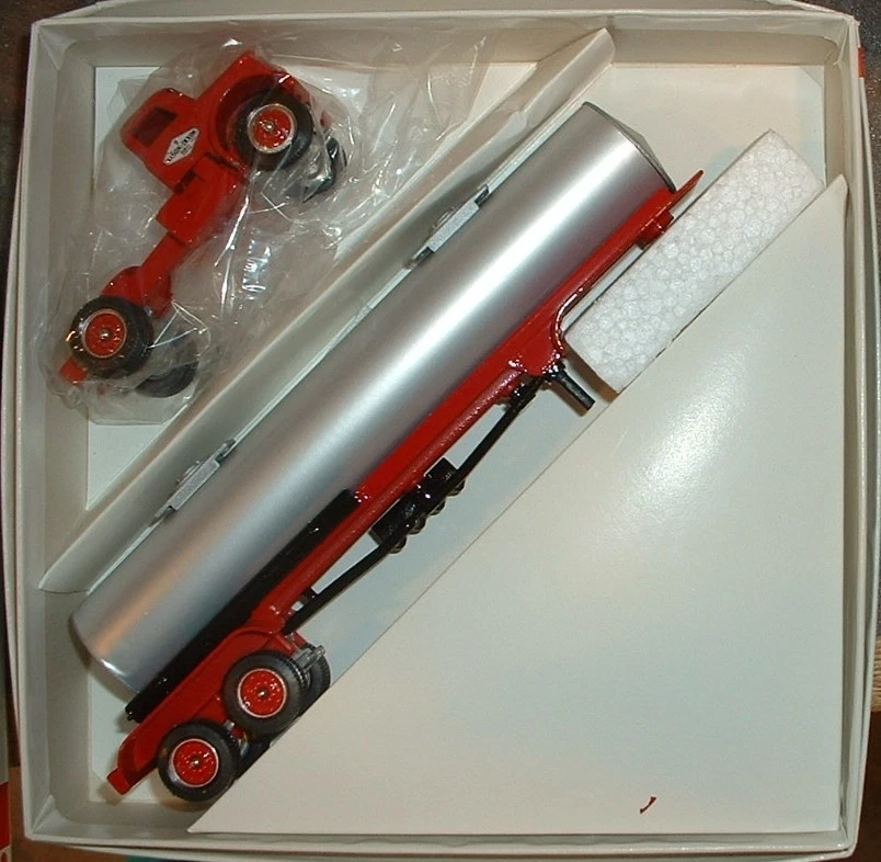 Mason Dixon Tanker Nostalgia Series '02 Winross Truck - Image 1 of 1
