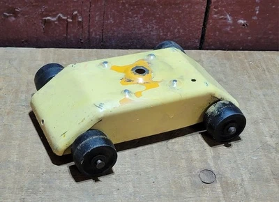 Guindaste de pá de construção Wyandotte brinquedo de aço prensado SOMENTE BASE/RODAS peças - Imagem 1 de 4