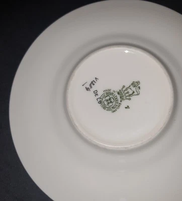 Royal Doulton De Luxe Art Deco Saucer - Image 1 of 3