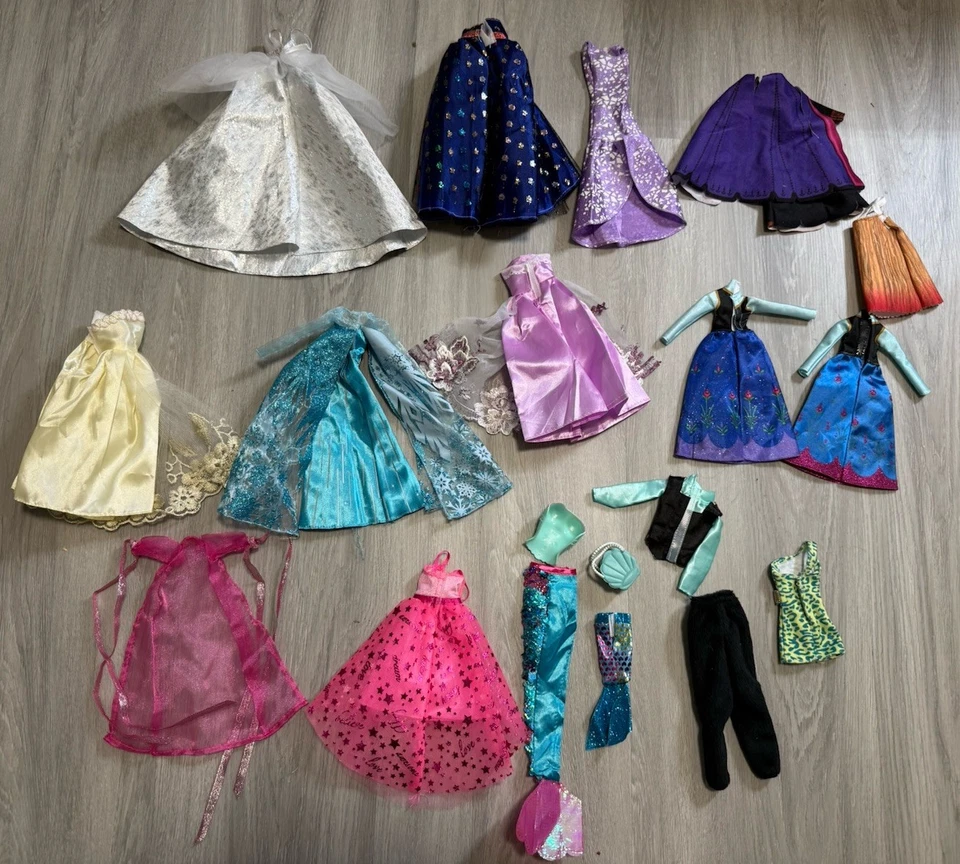 Disney, Barbie Princesa Muñeca, Muñeca Ropa Vestidos Lote Mixto Foto 1 de 4