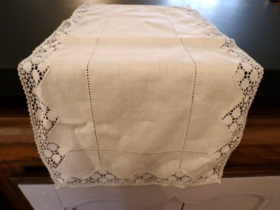Linge ancien 1 Napperon coton fin  brodé et dentelle - Photo 1/4