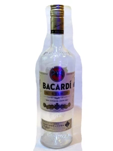 Botella de ron Bacardi dorada 1 L vacía 1862 12 3⁄4"" de alto con base redonda de 3 1⁄4"" hágalo usted mismo artesanal - Imagen 1 de 11