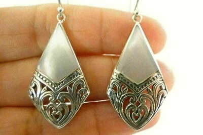 Pendientes de gancho colgantes de plata de ley 925 ornamentados con madreperla Foto 1 de 4