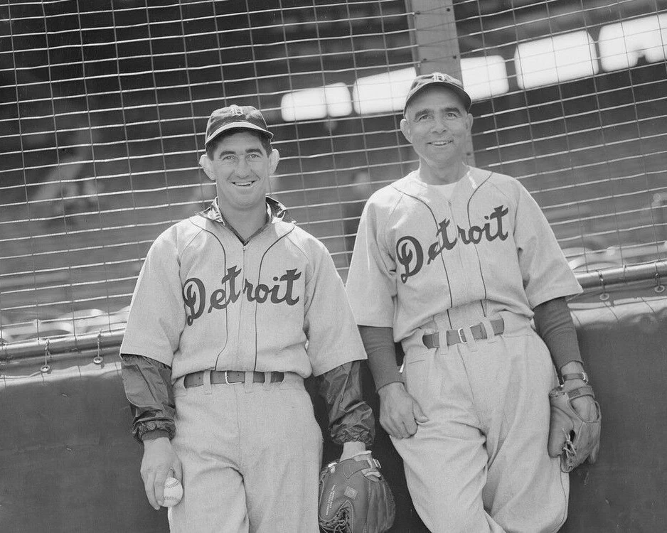 FOTO 8X10 MICKEY COCHRANE & BING MILLER DE LOS TIGRES DETROIT IMAGEN DE BÉISBOL MLB Foto 1 de 1