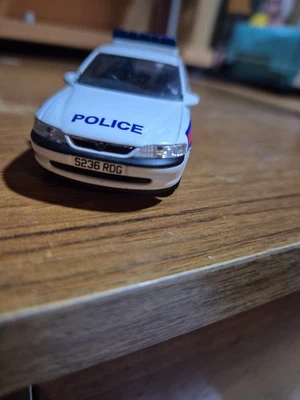 Unboxed Code 3 1:43 Scale Vauxhall Vectra Police Car - Image 1 of 4