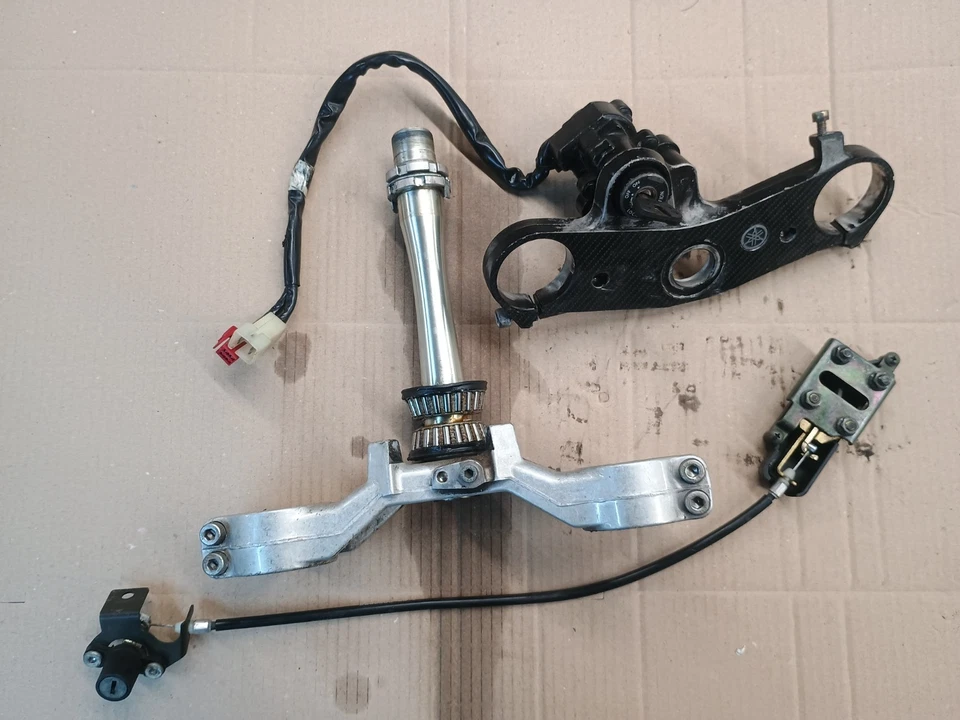 Yamaha YZF-R1 / R1 2002-2003 5PW - Yugos con interruptor de encendido y llave de bloqueo de asiento Foto 1 de 1