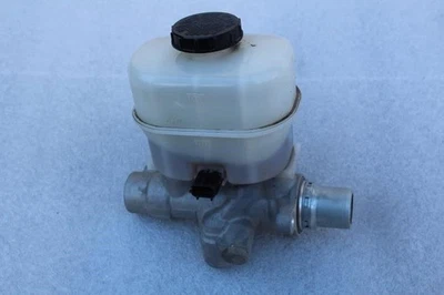 2012 FORD F150 BRAKE MASTER CYLINDER WITH RESERVOIR - Image 1 of 4