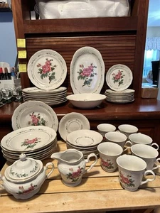 Vtg Victorian Rose Collection Gibson 44pc Porcelain Set Service for 8 Gold Rim - Picture 1 of 18
