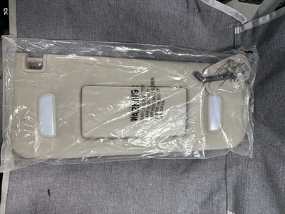 Passenger Right Sun Visor with Mirror & Light for Chevrolet Silverado 1500 GMC - Изображение 1 из 2