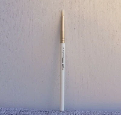 MAC 209SE Eyeliner Brush, Travel Size, Brand New! 100% Genuine!! - Image 1 of 4