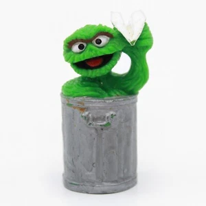 OSCAR THE GROUCH Paper Airplane 2.5" Applause PVC Sesame Street Figure - Picture 1 of 6
