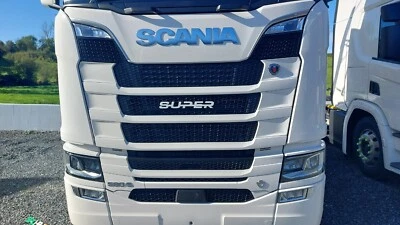 Scania Super 2.0 di nuova generazione. (10 mil bullone su distintivo)