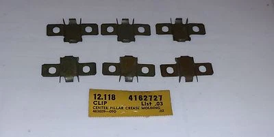 GM 1948 Oldsmobile Pilar Central Cinturón Moldura Clip Juego de 6 Nuevo de Lote Antiguo Parte # 4162727 Foto 1 de 3