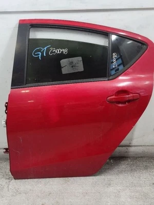Puerta trasera del conductor Toyota Prius C 2012-2017 - absolutamente roja *arañazos* Foto 1 de 4