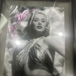 Mamie Van Doren Signed 8 X 10 BW Photo Purple Ink - Picture 1 of 2