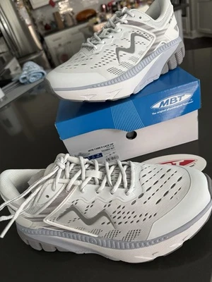 NEW in BOX MBT MTR-1500 II WHITE Lace-Up Athletic Shoes Women's Sz 9 702889-16Y - Image 1 of 4