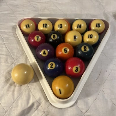 ¿De colección Brunswick? Juego de bolas de billar para billar con estante de plástico duro HD MUY BUEN ESTADO Foto 1 de 4