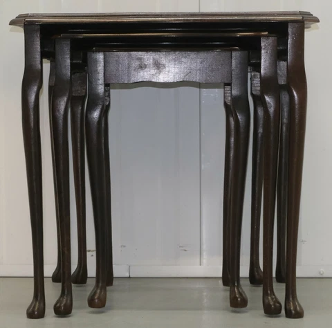 LOVELY MAHOGANY BROWN SET NEST OF TABLES ON CABRIOLE LEGS Cover