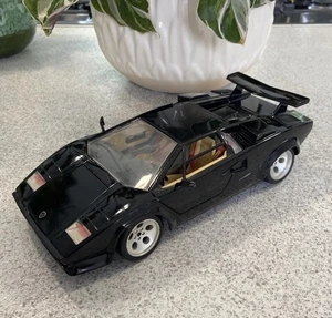 Lamborghini Countach (1988) Scale 1:18 Diecast Model Black Made in Italy - Picture 1 of 8