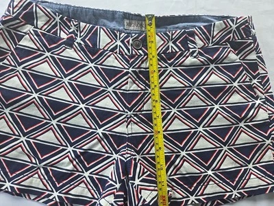 Shorts feminino Merona tamanho 10 vermelho branco azul estampa geométrica  - Imagem 1 de 4