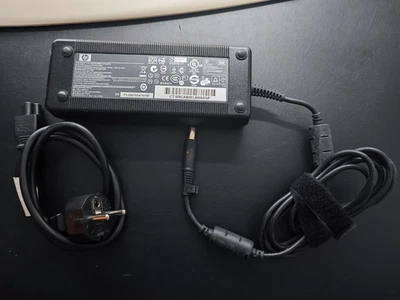 Original HP 19,5V 7,1A Netzteil 135W 6540b 6550b 6560b 6460b 8530w 8540w 8460p - Bild 1 von 3