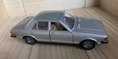 MUY ESCASO. Mattel Hot Wheels escala 1/25 6733 plata ford granada casi nuevo en caja Foto 1 de 4