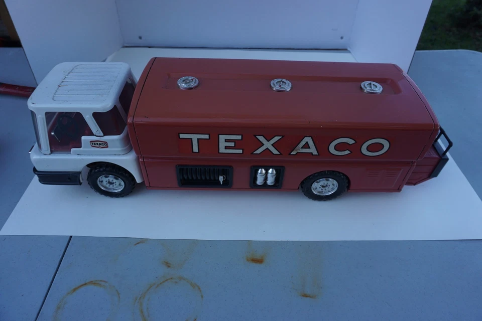 1960s VTG Texaco Jet Fuel Tanker Truck 23.5L 6.5T 6.5W (000049) - Image 1 of 4