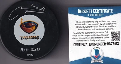 BECKETT MARIAN HOSSA "HOF 2020" SIGNED ATLANTA THRASHERS LICENSED LOGO PUCK 7192 - Image 1 of 2