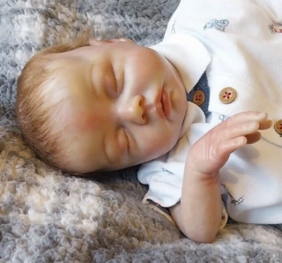 Bebé niño renacido, muñeca de vinilo bebé, bebé dormido, pelo castaño enraizado. Mohair Foto 1 de 4