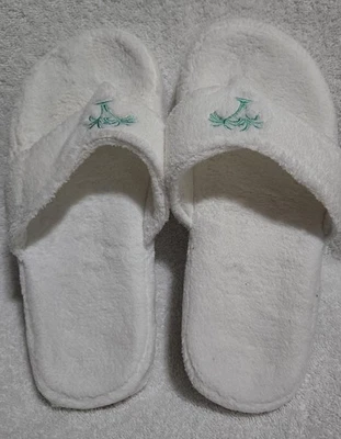 Chanclas con palmeras bordadas para dama blancas de felpa spa casa Foto 1 de 4