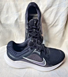 Nike Quest 5 Running Shoes Women's Size 7.5 Black White w/Purple DD9291-001 - Picture 1 of 11