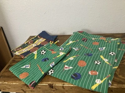 Sábana plana doble deportiva Whisper Soft Mills y 2 fundas de almohada para niños Foto 1 de 4