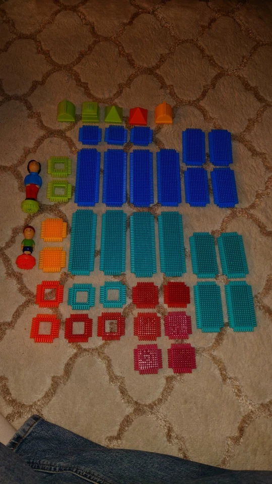 Bristle Blocks - STEM Building Blocks - 42 Pieces Including 2 People Clipo - Image 1 of 3