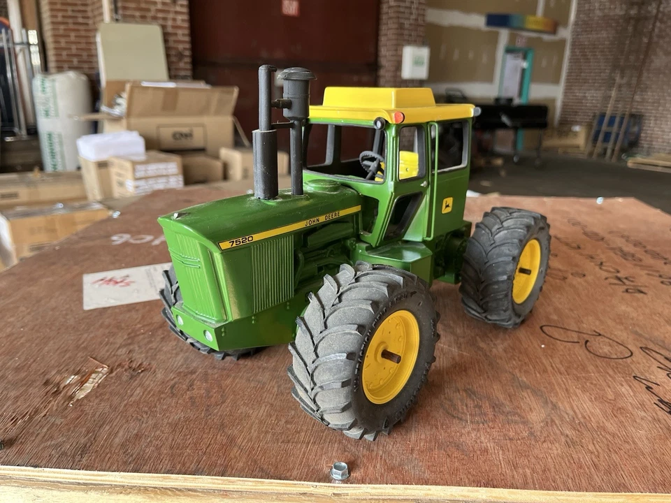 1/16 Custom John Deere 7520 1990 Ohio Show Precision Engineering - Image 1 of 4