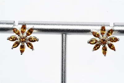 Aretes con flor de citrino naranja natural de 2,00 quilates de plata de ley de $395,925 Foto 1 de 4