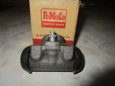 Новый из старых запасов задний R.H. Цилиндр тормозного колеса 1949 1950 1951 1952 1953 54 Lincoln 8L-2262-A - Изображение 1 из 4